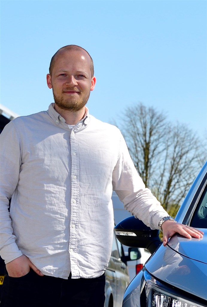Kristian Flensbak Jørgensen fra Aarhus har tidligere opnået en 9. plads i Rallye Monte-Carlo Historique sammen med sin far. I år er han codriver for Kim Kjærsgaard Frandsen fra Norsminde.
(Foto: Michael Eisenberg)